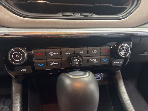 Used 2024 Jeep Compass Limited image 21