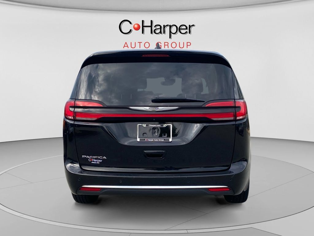 Used 2024 Chrysler Pacifica Touring-L FWD image 4