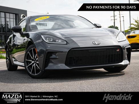 Used 2024 Toyota GR86 RWD image 1