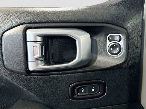 Used 2018 Jeep Wrangler Unlimited Rubicon image 24