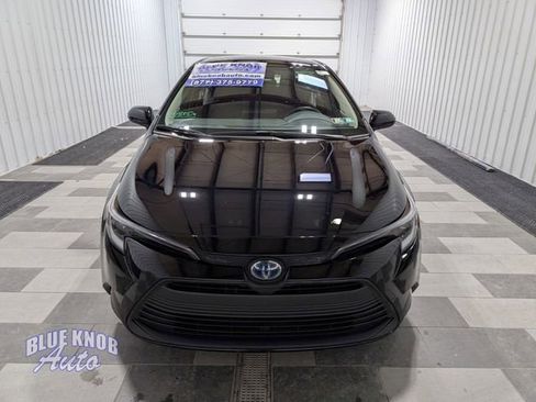 Used 2025 Toyota Corolla LE image 6