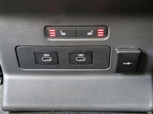 Used 2025 Land Rover Range Rover Velar Dynamic SE image 16