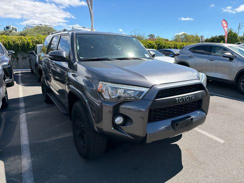 Used 2018 Toyota 4Runner SR5 Premium AWD/4WD image 2