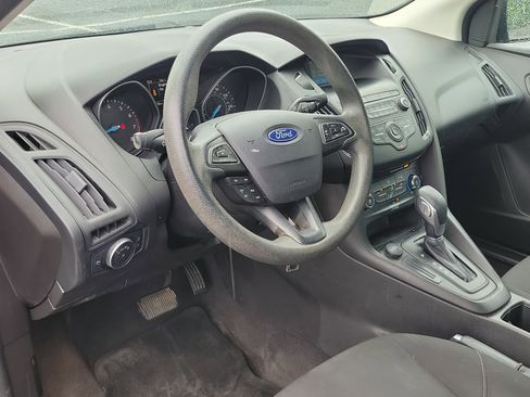 Used 2018 Ford Focus SE FWD image 20