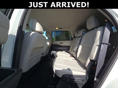 Used 2023 Nissan Pathfinder SL AWD/4WD image 11