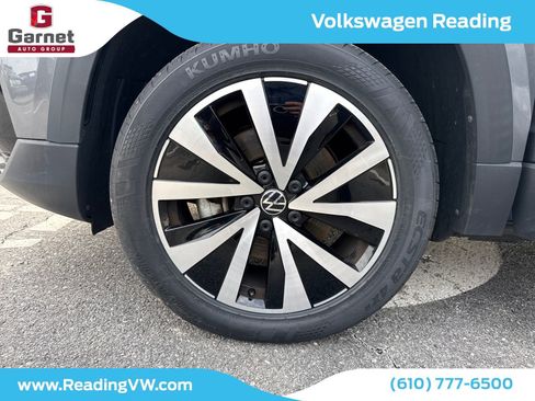 Certified 2022 Volkswagen Taos SE w/ Driver Assistance Package image 16