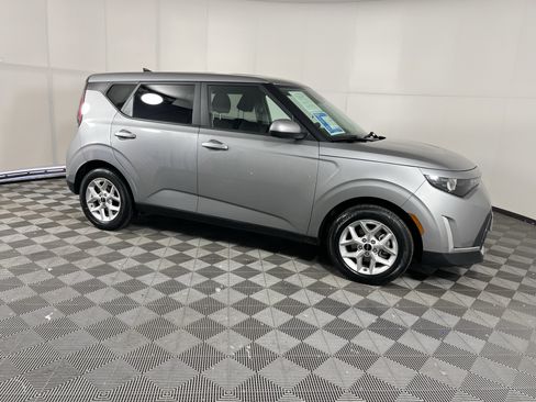 Used 2023 Kia Soul LX w/ Option Group 015 FWD image 6
