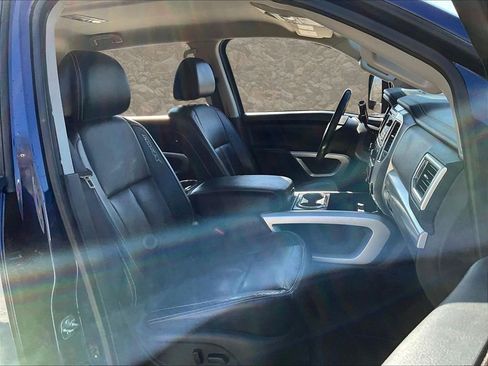 Used 2016 Nissan Titan PRO-4X w/ Pro-4x Convenience Package image 7