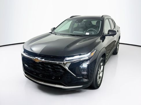 Used 2026 Chevrolet Trax LT FWD image 3