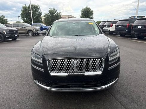 Used 2022 Lincoln Nautilus FWD w/ Premium Package image 2