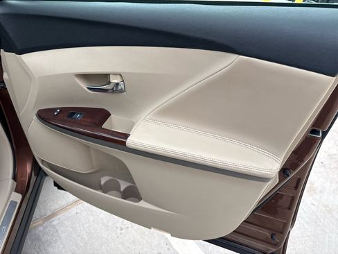 Used 2009 Toyota Venza 4dr Wgn V6 FWD (Natl) image 34