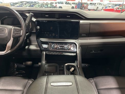 Used 2024 GMC Sierra 3500 Denali image 16