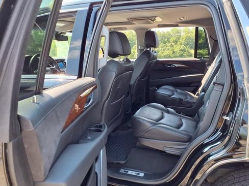 Used 2020 Cadillac Escalade Premium Luxury AWD/4WD image 45