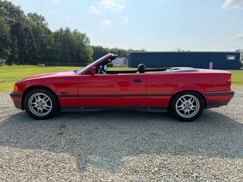 Used 1995 BMW 325i Convertible RWD image 8