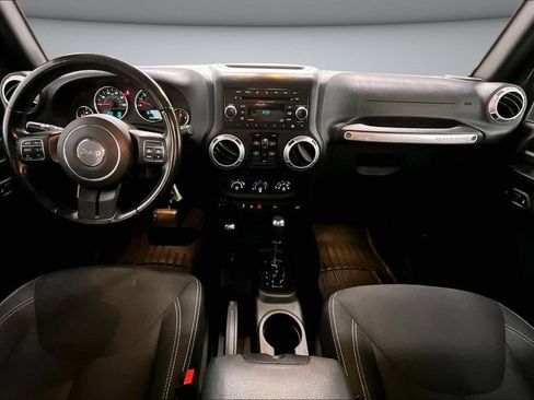 Used 2016 Jeep Wrangler Unlimited Rubicon w/ Dual Top Group AWD/4WD image 7