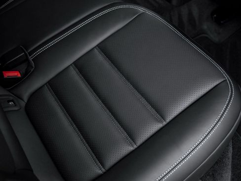 New 2026 Porsche Macan GTS image 36