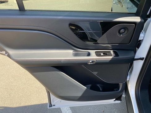New 2026 Lincoln Aviator AWD image 9
