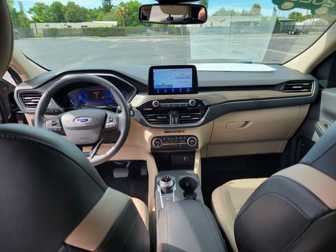Used 2020 Ford Escape Titanium FWD image 13