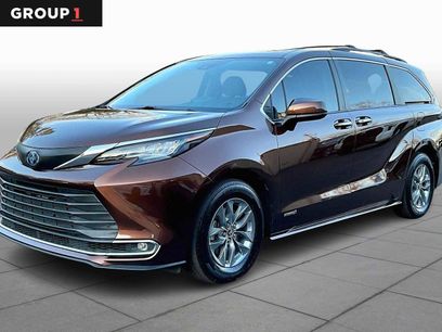 Used 2021 Toyota Sienna XLE