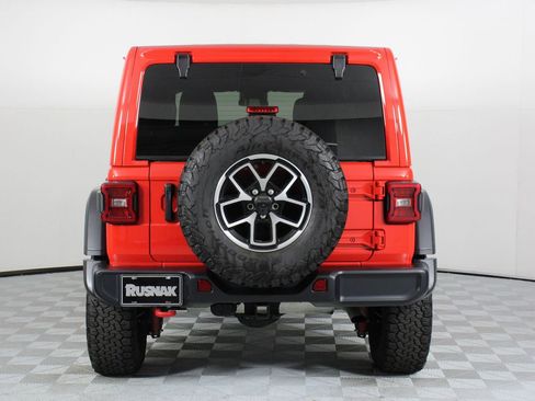 Used 2025 Jeep Wrangler Unlimited Rubicon w/ Convenience Group AWD/4WD image 5