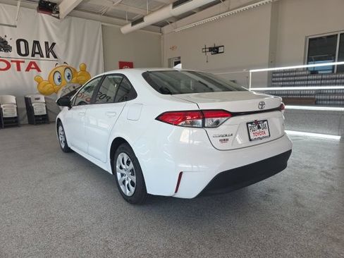 Used 2025 Toyota Corolla LE FWD image 10