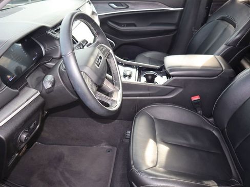 Used 2022 Jeep Grand Cherokee L Limited image 17