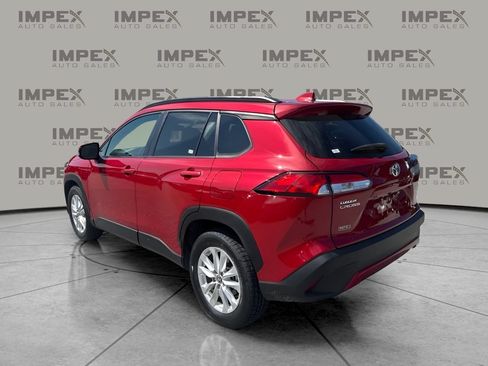 Used 2022 Toyota Corolla Cross LE FWD image 3
