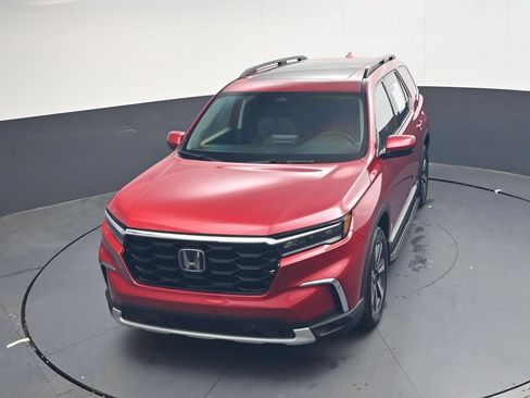 Used 2024 Honda Pilot Touring image 23
