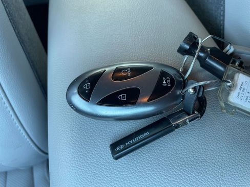 Used 2025 Hyundai Elantra Limited image 22