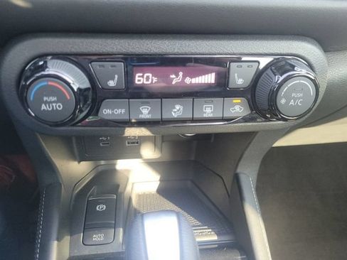 Used 2024 Nissan Kicks SR w/ SR Premium Package FWD image 19