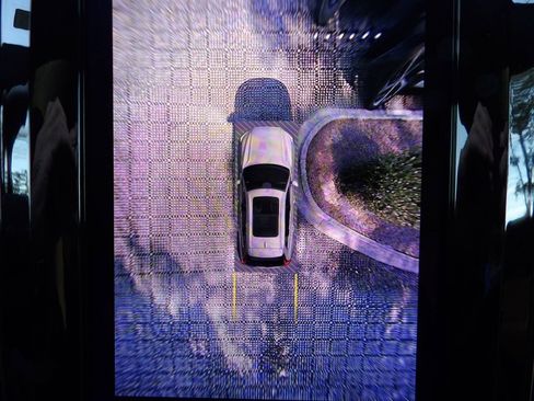 Certified 2023 Volvo XC60 B5 Ultimate w/ Climate Package image 21