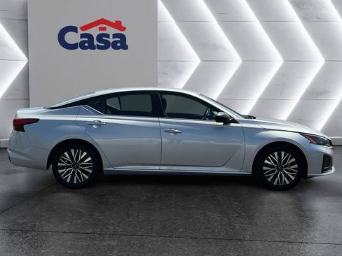 Used 2024 Nissan Altima 2.5 SV FWD image 5