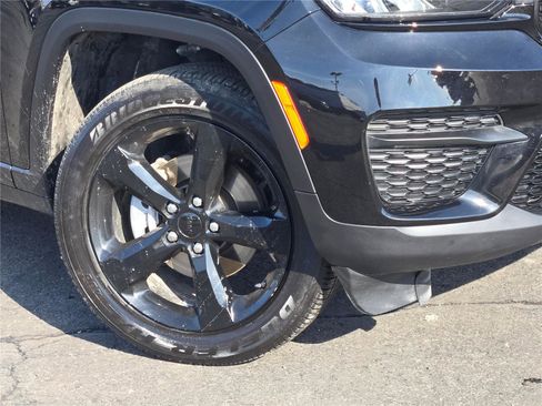 Certified 2025 Jeep Grand Cherokee Altitude image 4