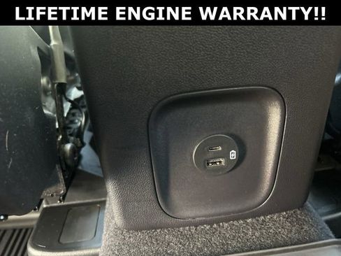 Used 2022 Ford Escape SE image 32