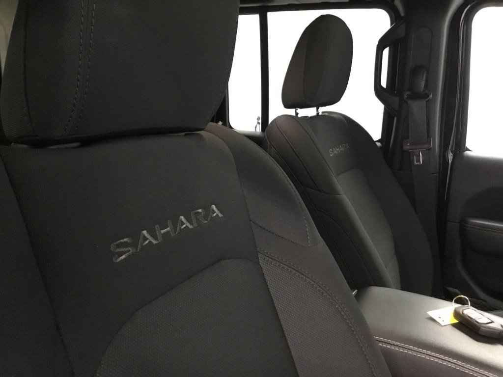 Used 2022 Jeep Wrangler Unlimited Sahara w/ Cold Weather Group AWD/4WD image 46