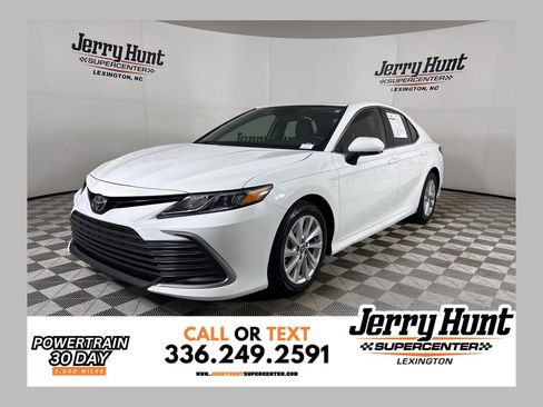 Used 2021 Toyota Camry LE image 1