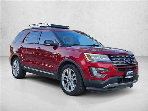 Used 2017 Ford Explorer XLT w/ Equipment Group 202A FWD image 3