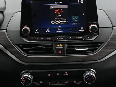 Used 2024 Nissan Altima 2.5 SV image 17