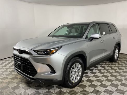 New 2026 Toyota Grand Highlander XLE image 3