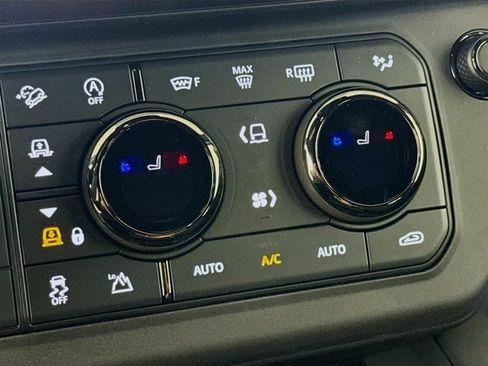 New 2026 Land Rover Defender 110 OCTA AWD/4WD image 22