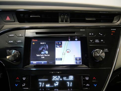 Used 2015 Toyota Avalon XLE image 18