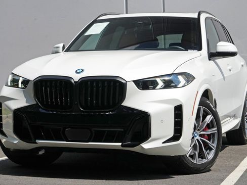 Used 2025 BMW X5 xDrive50e w/ Executive Package AWD/4WD image 3