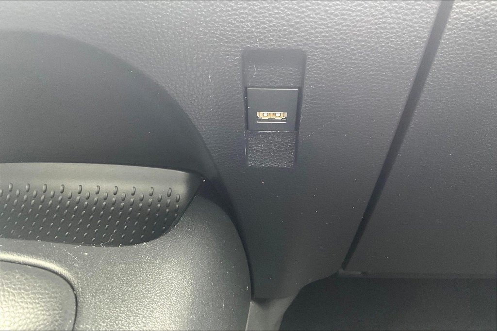 Used 2021 Toyota Corolla LE w/ Carpet Mat Package (TMS) FWD image 27