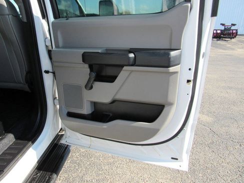 Used 2017 Ford F550 2WD Crew Cab Super Duty image 16
