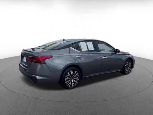 Used 2025 Nissan Altima 2.5 SV FWD image 14