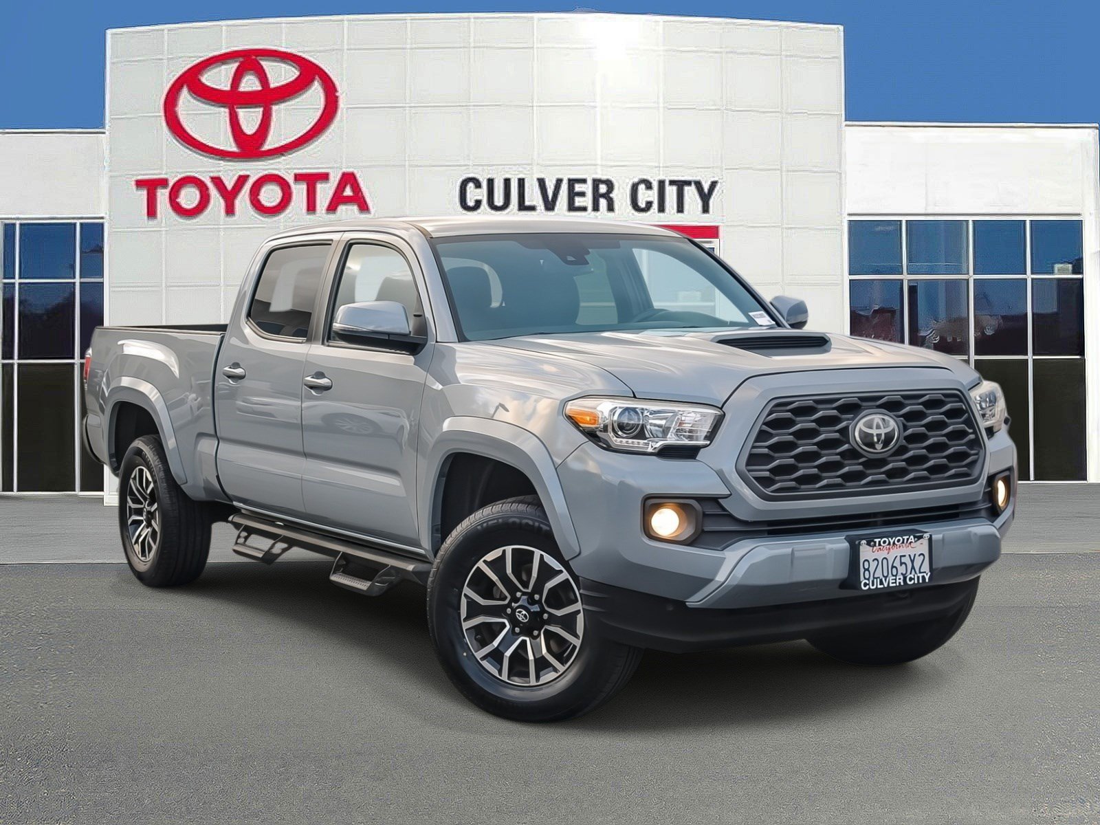 Used 2020 Toyota Tacoma TRD Sport w/ Technology Package RWD image 1