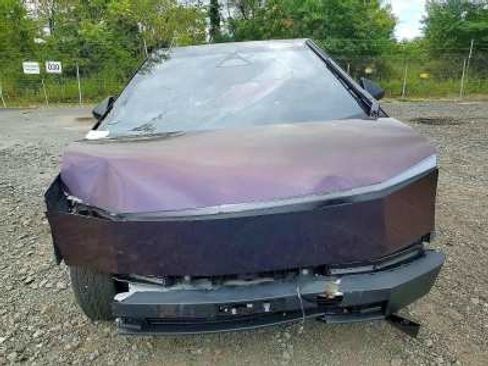 Used 2024 Tesla Cybertruck AWD Crew Cab image 2
