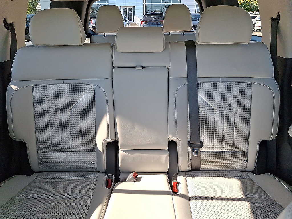 Used 2026 Hyundai Santa Fe SEL AWD/4WD image 13