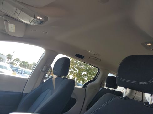 Used 2023 Chrysler Voyager LX image 27