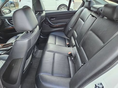 Used 2006 BMW 330i Sedan RWD image 12